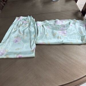 Amanda Stewart Intimates 2 piece Satin 100% Polyester Size Large Pajama Set